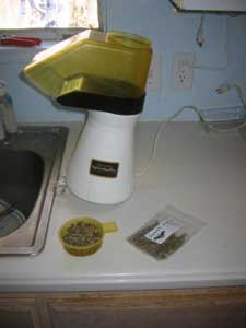 \"popcorn-roasting2sm.jpg\"